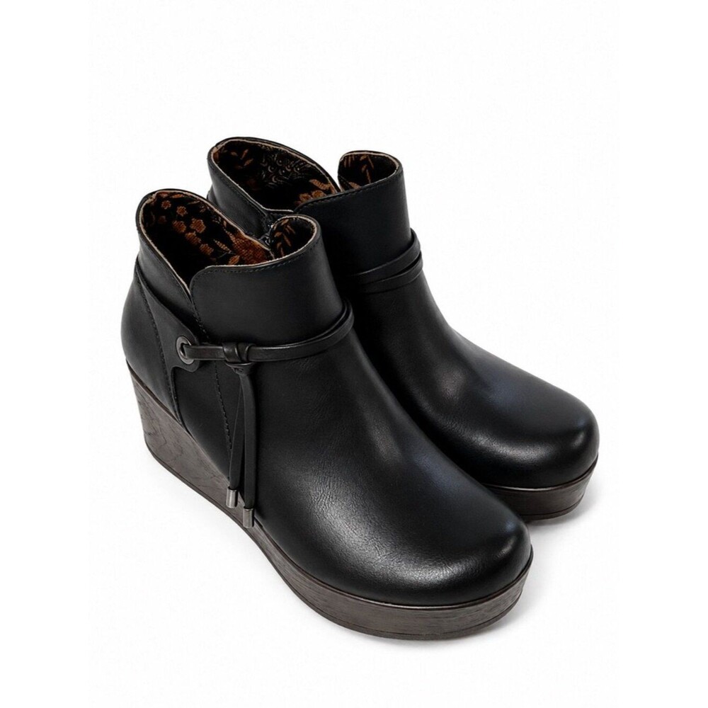 BOC 9M Black Faux Leather Ankle Booties with Wrap Strap